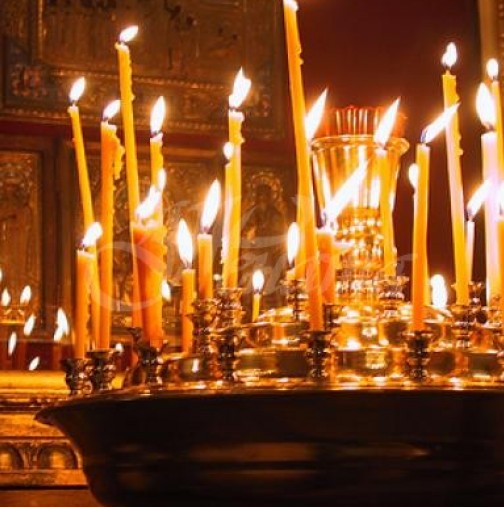 Църковната свещ може да реагира на енергията на човека-Ето какво означава, ако ви загасне, или падне, преди да е изгоряла