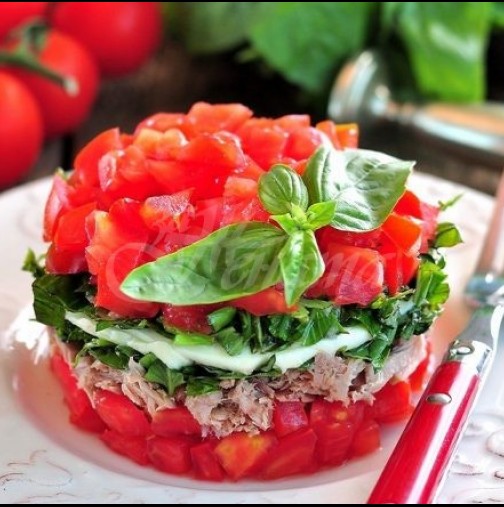 Как да си направите страхотна салата с домати и моцарела