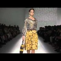 Moschino Пролет-Лято 2012 модно ревю