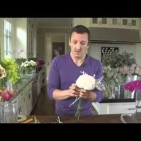 Как да аранжираме цветя в малък букет за ваза