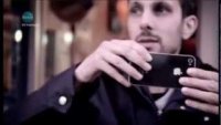 Динамо Магьосникът прави трик с айфон