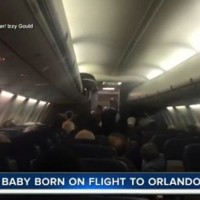 Жена роди по време на полет
