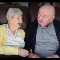 Майка на 98 години се грижи за сина си на 80