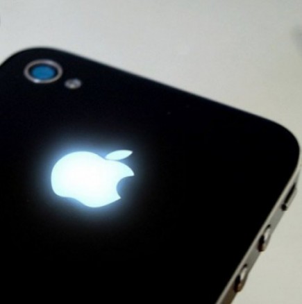 Как да направим така, че ябълката на iPhone да свети