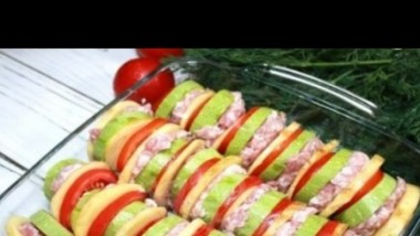 Лятна запеканка с кайма и тиквички