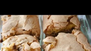 Ябълков сладкиш с бисквити