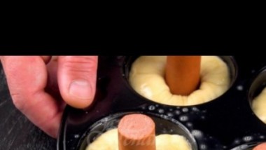 4 супер бързи видео-рецепти за кренвирши в тесто