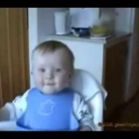 Смешни клипове със смеещи бебета
