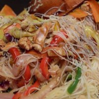 Лесна рецепта за пиле с оризови спагети 