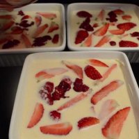 Рецепта за Клафути с ягоди, малини и къпини