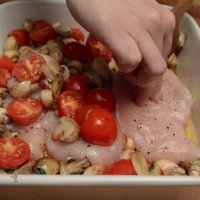 Рецепта за пилешко филе с чери домати и гъби