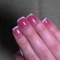 Розово и бяло за къси нокти