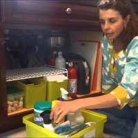 Как да си подредим шкафа под мивката