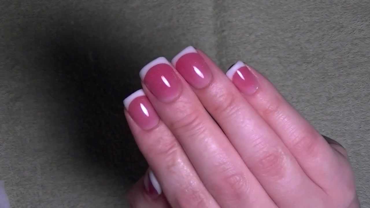 Розово и бяло за къси нокти