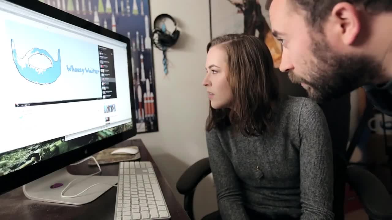 Мъж изненада приятелката си с предложение за брак (Видео)