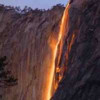 Невероятно: От този водопад тече огън!