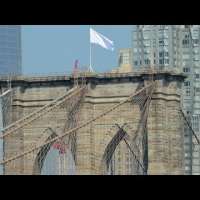 Бели знамена на Бруклинския мост !