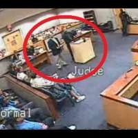 Бой между съдия и адвокат видео