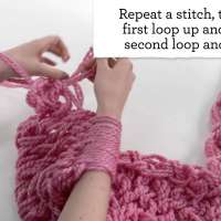 Плетене на шал на само на ръцете