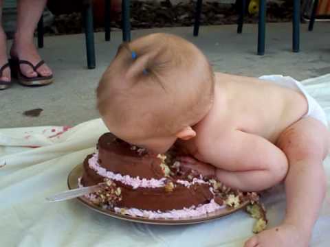 Бебе яде торта