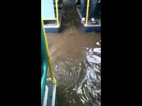 Автобус пълен с вода