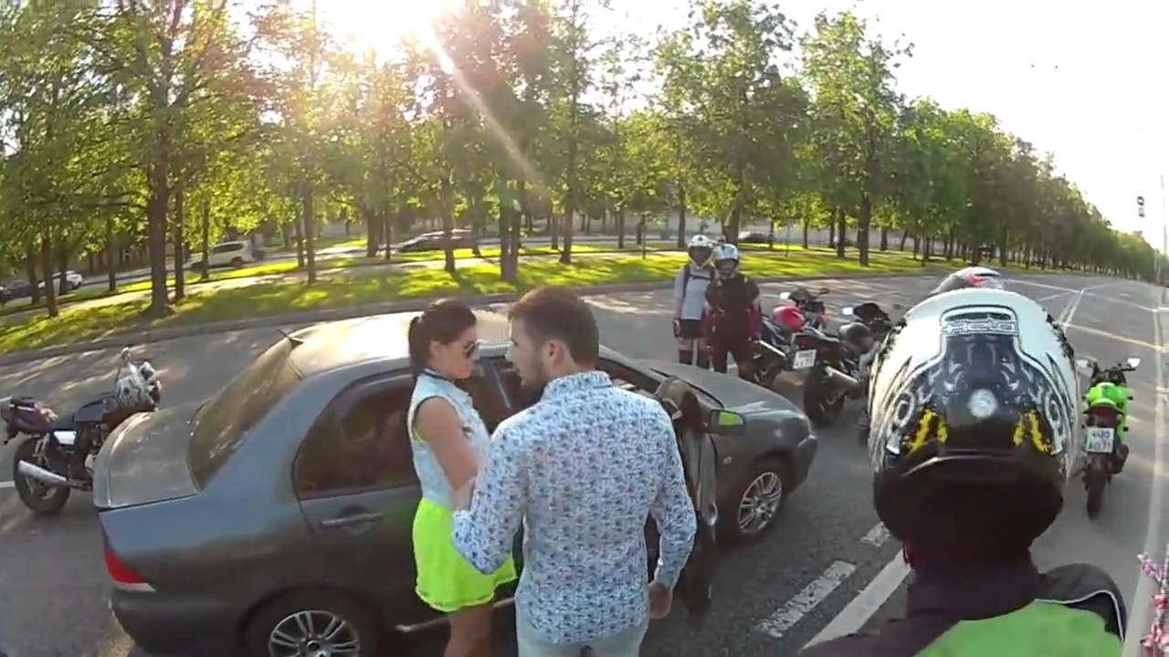 Момче предлага брак на приятелката си по уникален начин