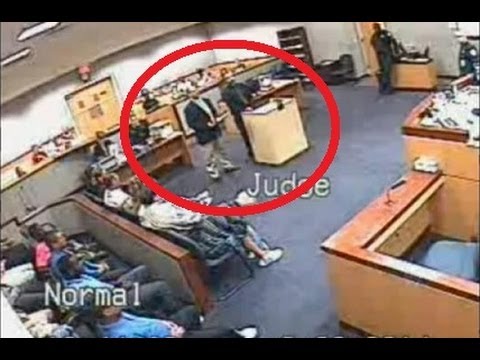 Бой между съдия и адвокат видео