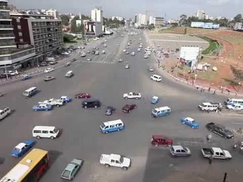 Уникално видео с оживено кръстовище без светофари и катастрофи