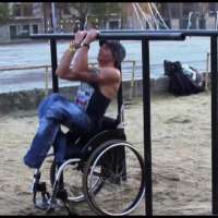 Момче в инвалидна количка взриви цяла България 