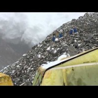 Ужасно видео с лавината на Еверест