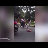 Три жени бият мъж