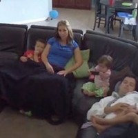 Шокиращо видео- бързите рефлекси на бащата спасиха сина му