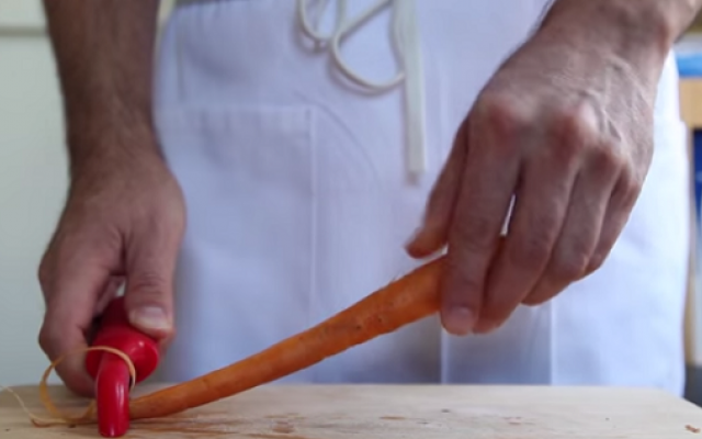 Как да си обеля морковите и картофите за по- малко от 5 секунди