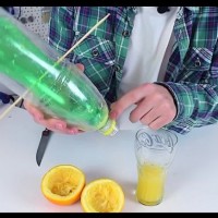 Гениално просто: Вижте как се прави цедка за портокали от 2 пластмасови бутилки (ВИДЕО)!