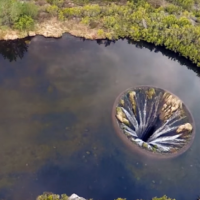 Необикновен феномен разцепи водите на езеро в Португалия! Дали е портал към друго измерение, или...?
