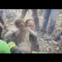 Спасиха дете след 17 часа под руините