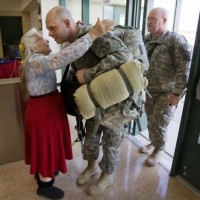В продължение на 12 години симпатична баба изпраща войниците